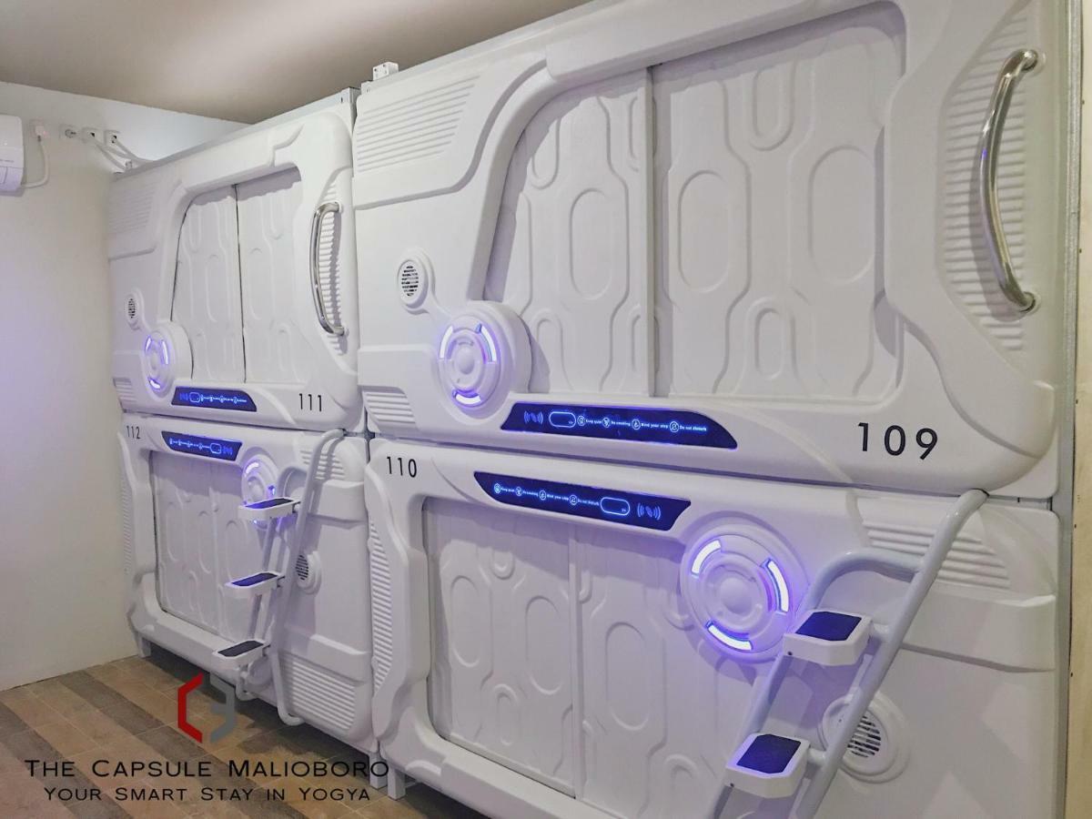 The Capsule Malioboro Hostel Yogyakarta Exterior photo