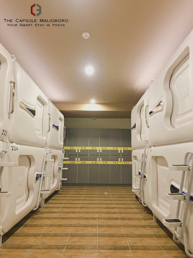 The Capsule Malioboro Hostel Yogyakarta Exterior photo