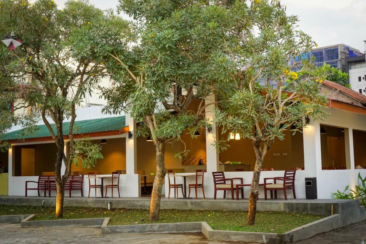 The Capsule Malioboro Hostel Yogyakarta Exterior photo